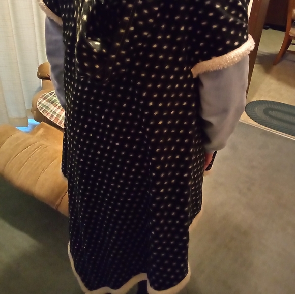 Soft & Cozy Wrap Hoodie Wrap - Picture 5 of 10